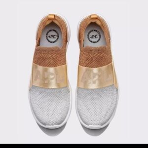 APL 
Techloom Bliss Knit Running Shoe In Rose Gold /Champagne /Silver Size 7.5